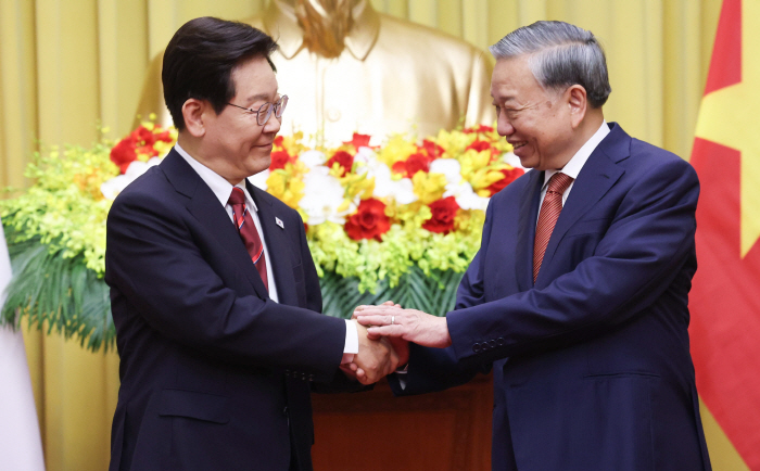 악수하는 한-베트남 정상