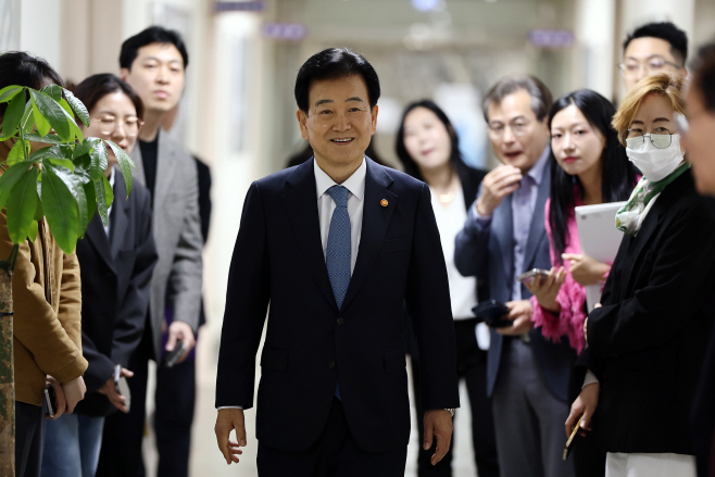 정동영 장관, 박인준 한국종교인평화회의 대표회...<YONHAP NO-4633>