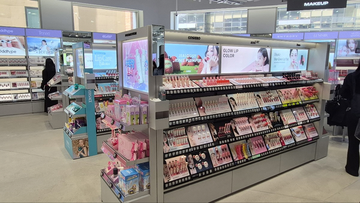 메가스토어 2층에 마련된 약 146평의 무신사 뷰티 존. / 차세영 기자