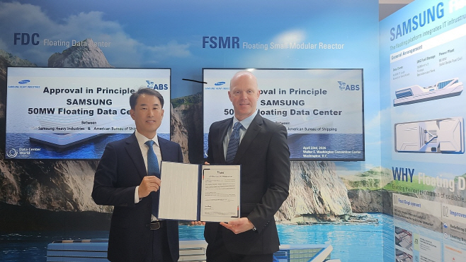 2.안영규 삼성중공업 기술개발본부장(왼쪽)과 가레스 버튼(Gareth burton) ABS 글로벌 엔지니어링 부사장