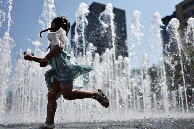 더위야 가라<YONHAP NO-4481>