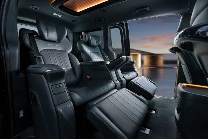 (사진4) 더 뉴 스타리아 리무진 내장