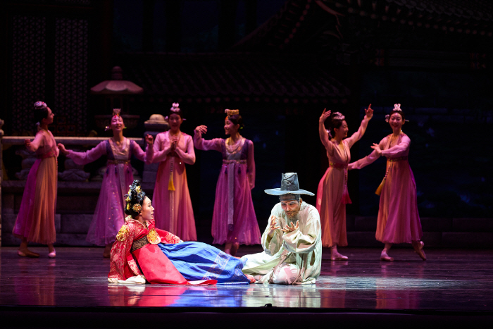 [공연사진] 심청(홍향기) 2막 심봉사와의 재회-ⓒUniversal Ballet_Photo by Lyeowon Kim