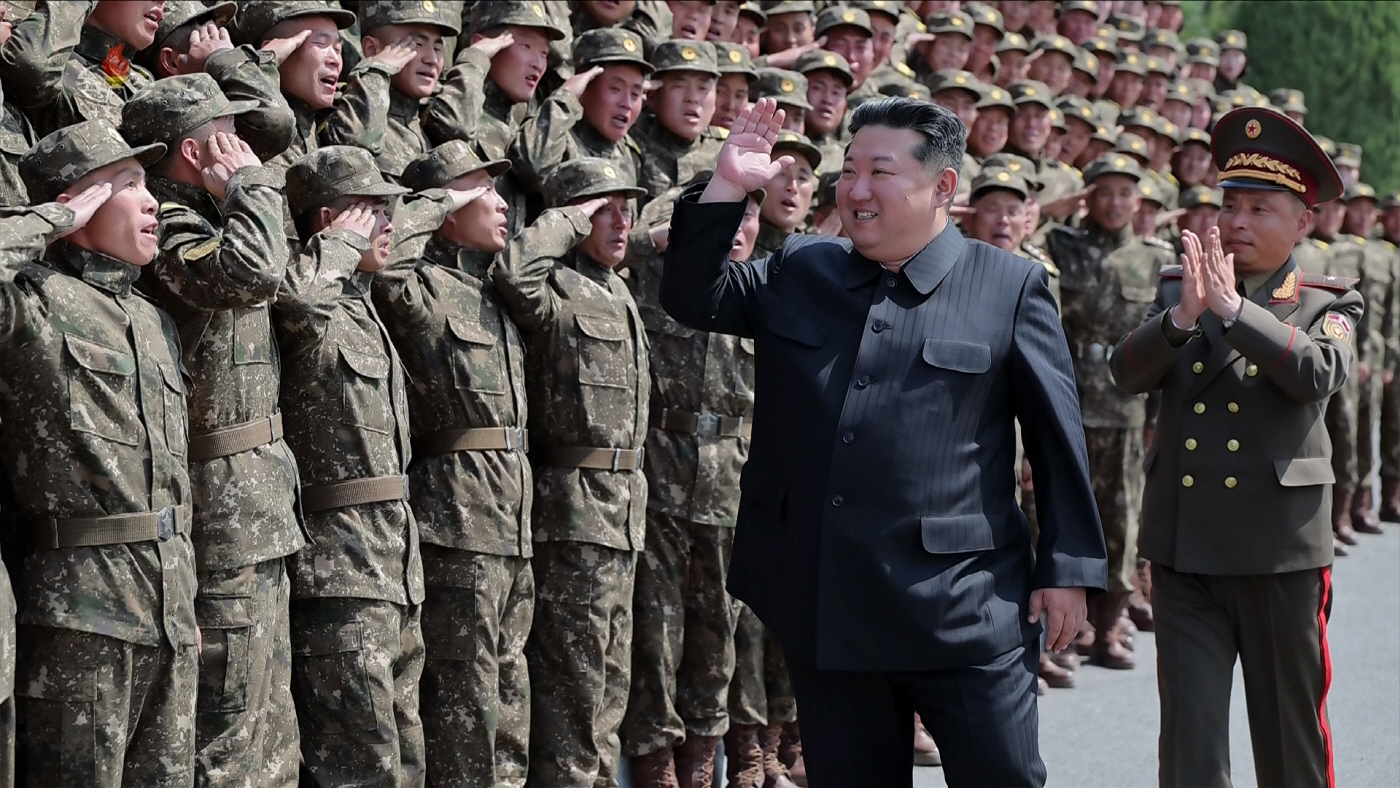 김정은, 서부지구 기계화보병사단관하 연합부대 방문