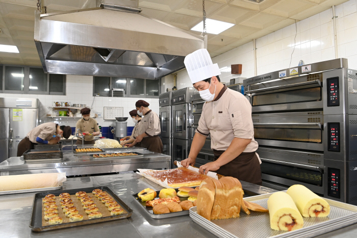 수정됨_해피베이커리 제빵