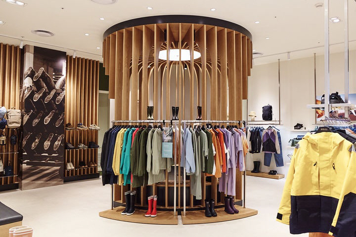 잠실 롯데월드몰 'AIGLE(에이글)' 정규매장 전경. / 롯데홈쇼핑