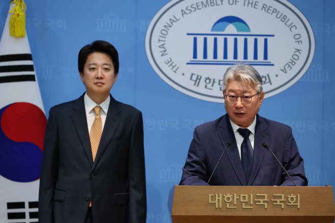 경기도지사 출마 회견하는 조응천 전 의원<YONHAP NO-3164>