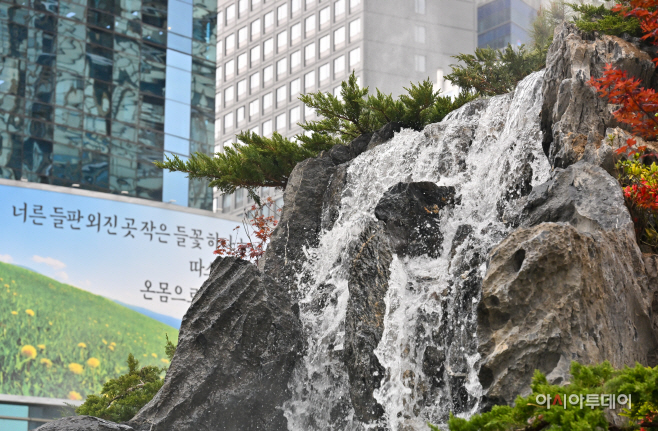 공덕오거리 교통섬 폭포 준공5