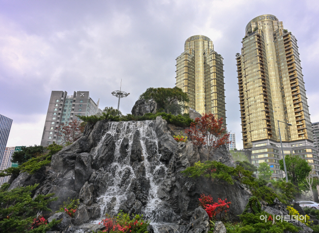 공덕오거리 교통섬 폭포 준공4