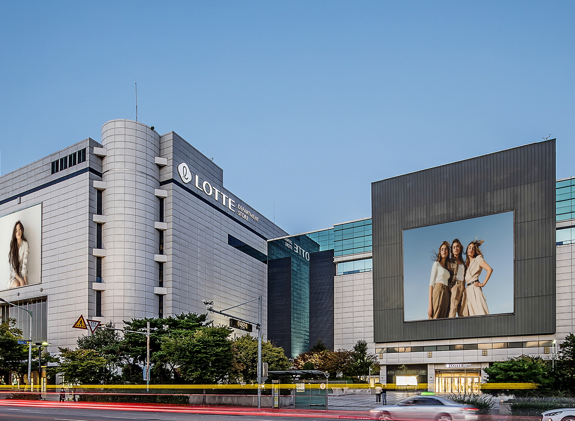 [사진1] 인천광역시 미추홀구에 위치한 롯데백화점 인천점의 모습 (전경)