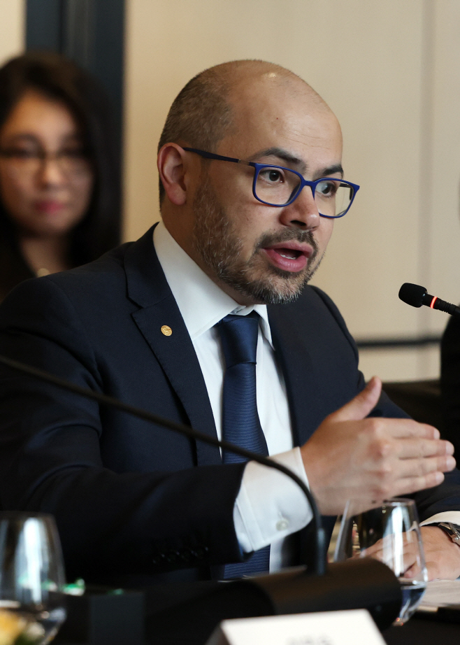 인사말하는 구글 딥마인드 CEO<YONHAP NO-4351>