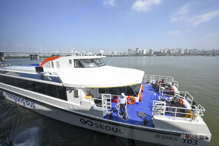 한강버스 탑승 관련 스케치