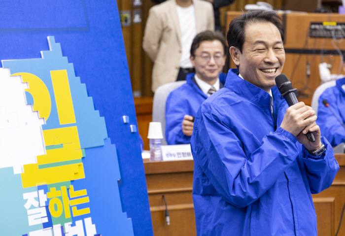 승리 다짐하는 민주당 우상호 강원도지사 후보