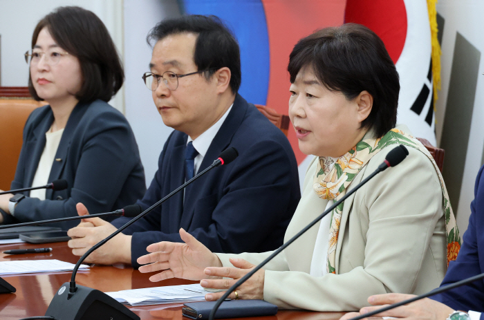 조작기소 국조특위 성과 밝히는 서영교 위원장<YONHAP NO-5764>