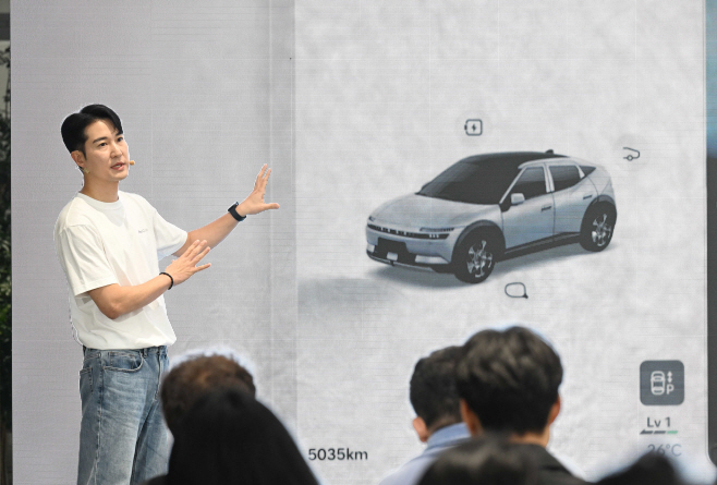 (사진 9) '플레오스 커넥트 미디어 데이'에서 UX에 대해 발표 중인 현대차·기아 UX전략팀 김창섭 책임연구원