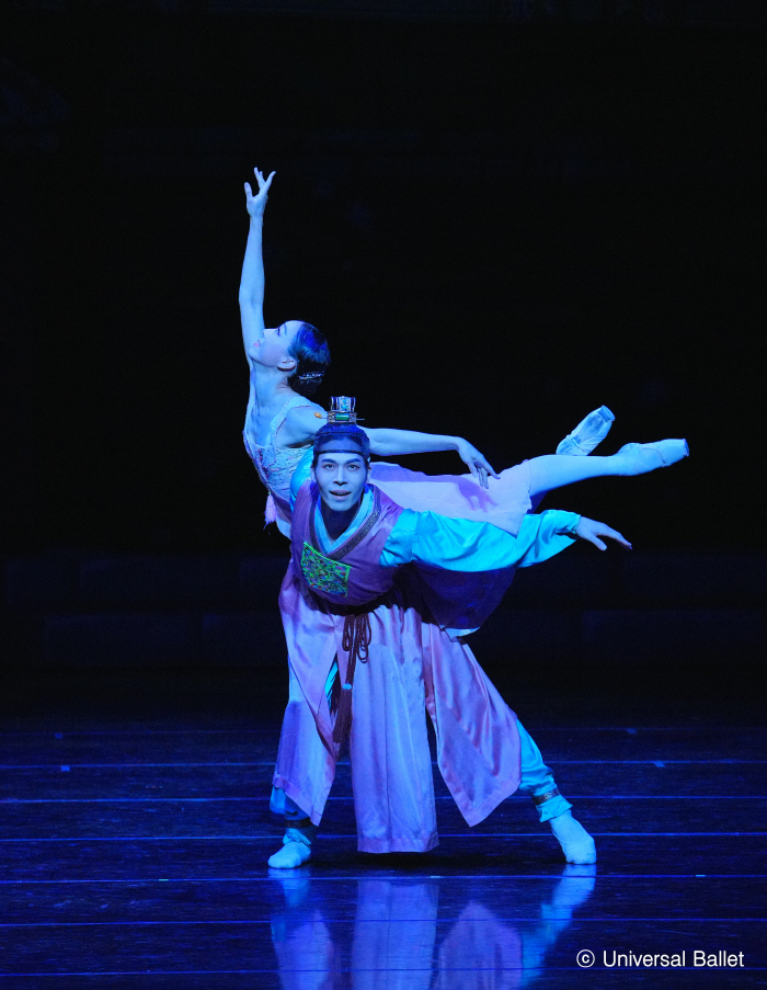 [공연사진] 2026 심청 2막 문라이트 파드되(강미선, 이현준)ⓒ Universal Ballet