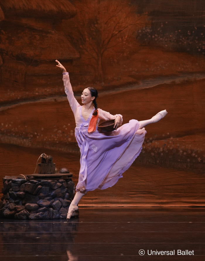 [공연사진] 2026 심청 1막1장 심학규집(강미선)_ⓒ Universal Ballet