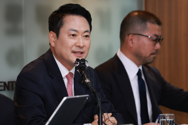 서울외신기자클럽 초청 간담회, 모두발언 하는 ...<YONHAP NO-6187>
