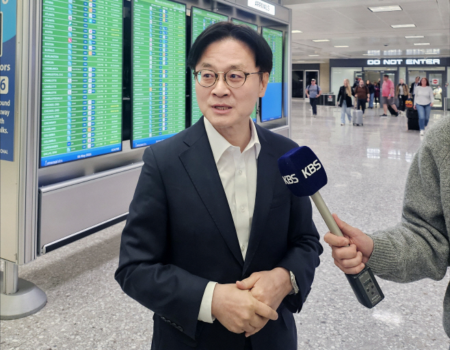 미국 도착한 김정관 장관<YONHAP NO-2335>