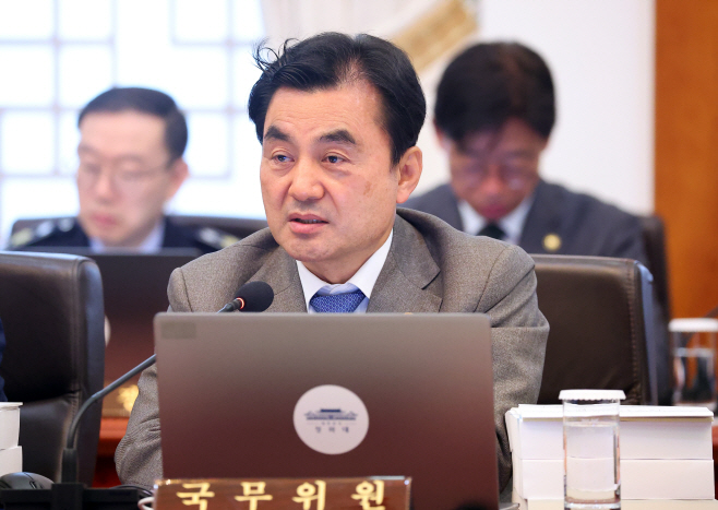 답변하는 안규백 장관<YONHAP NO-3018>