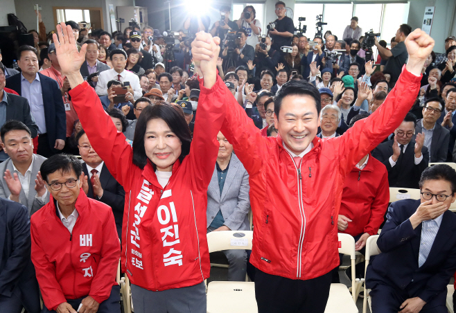 이진숙 예비후보 선거사무소 찾은 장동혁 대표<YONHAP NO-4774>