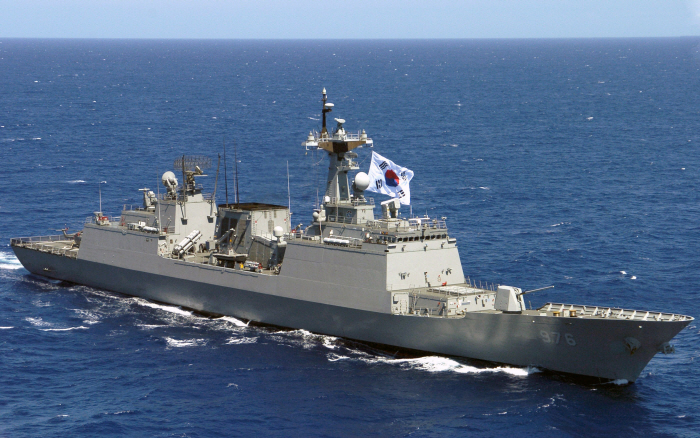 060725-N-8629M-216