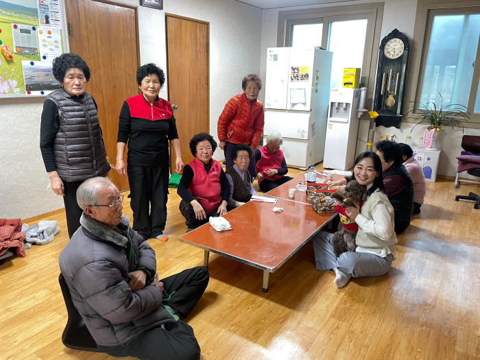 수정됨_지역 주민 다과회 사진