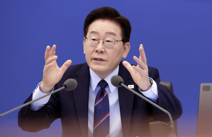 국무회의 발언하는 이재명 대통령