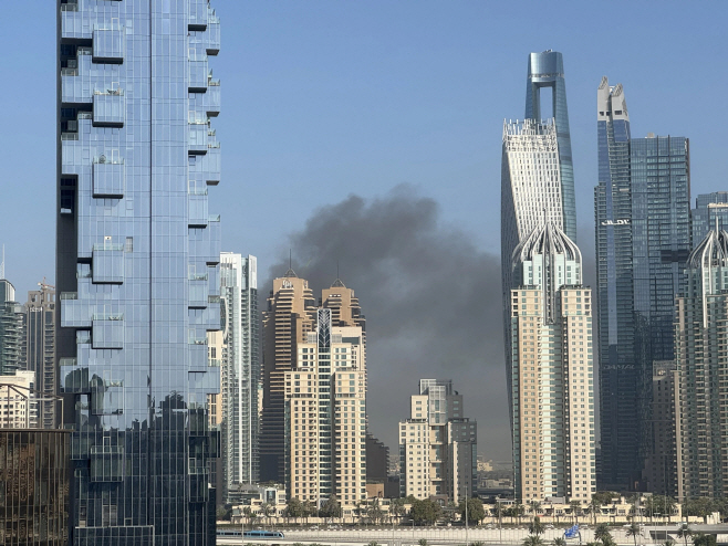 (SpotNews) UAE-DUBAI-BUILDING-SMOKE