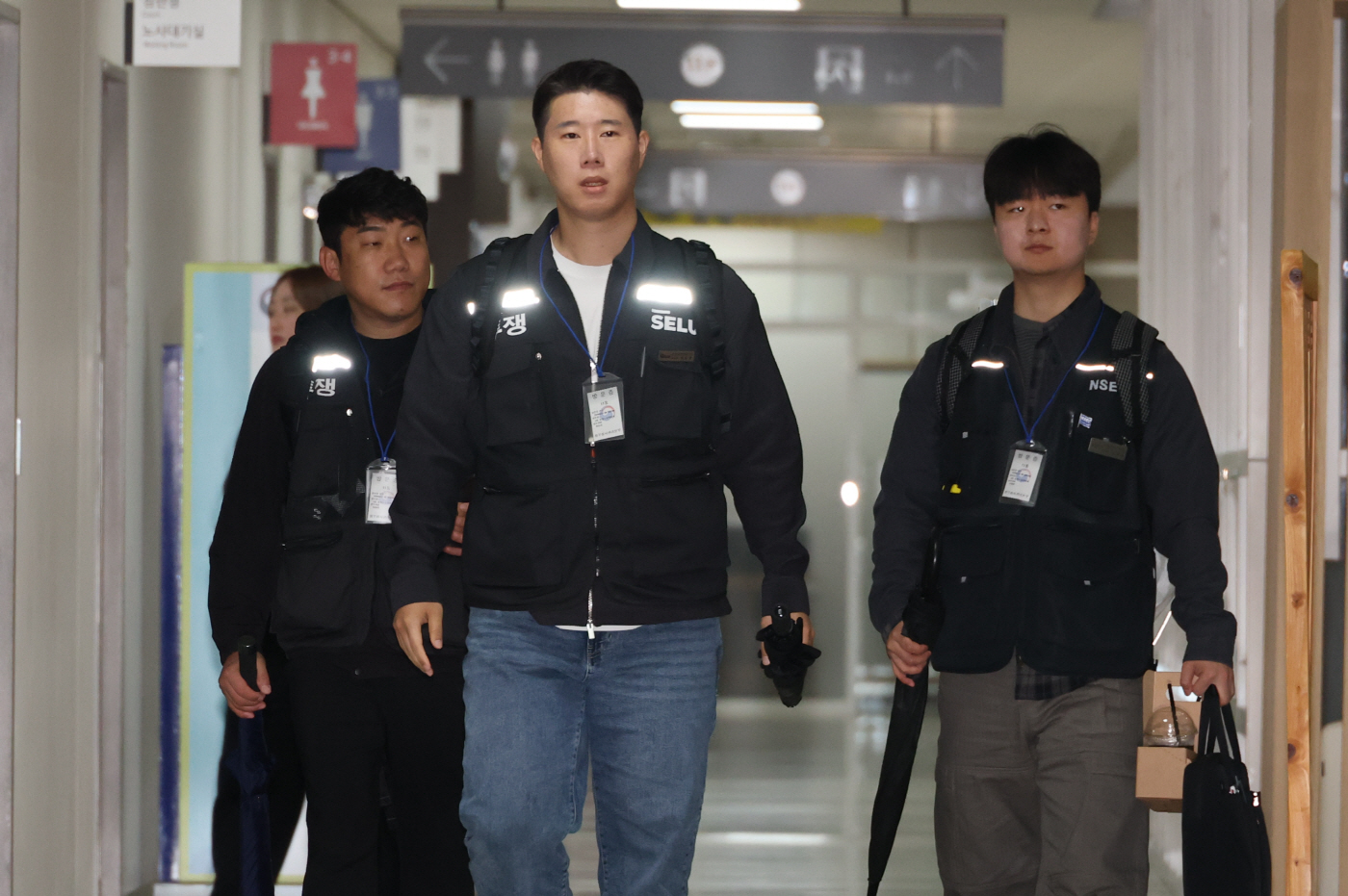 2차 사후조정회의 참석하는 최승호 노조위원장<YONHAP NO-2469>