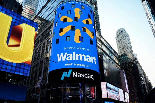 WALMART-LAYOFFS/