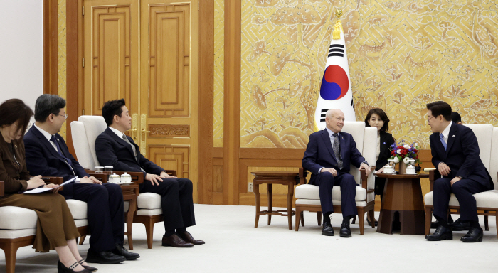 이재명 대통령, 노벨경제학상 하윗 교수 접견