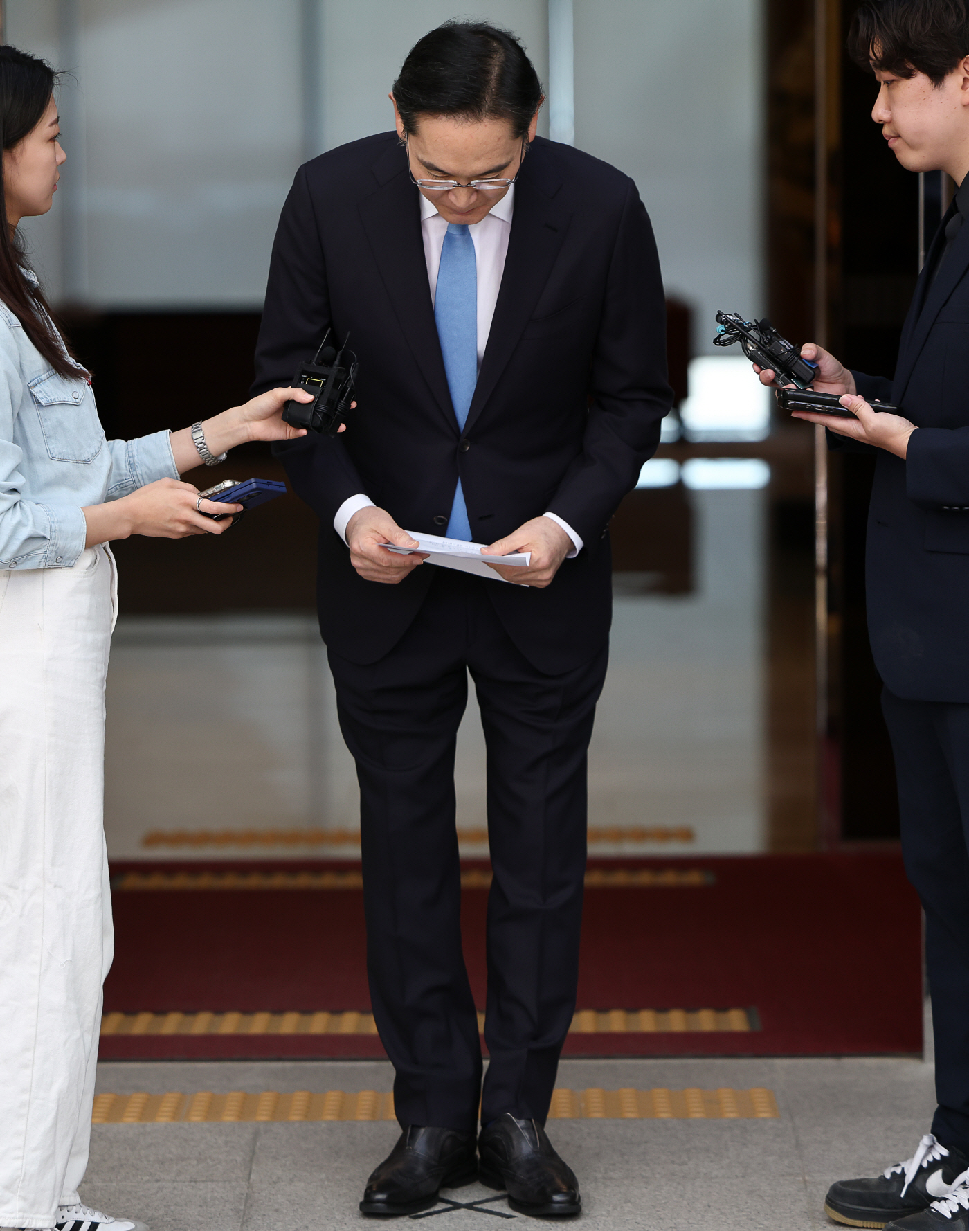 사죄 인사하는 이재용 회장<YONHAP NO-4157>