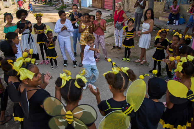 Cuba Struggling Artist