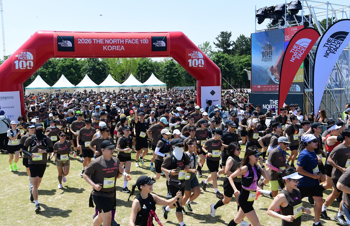 [사진 1] 글로벌 트레일러닝 대회 ‘2026 TNF 100 코리아’ 10km 레이스 출발!