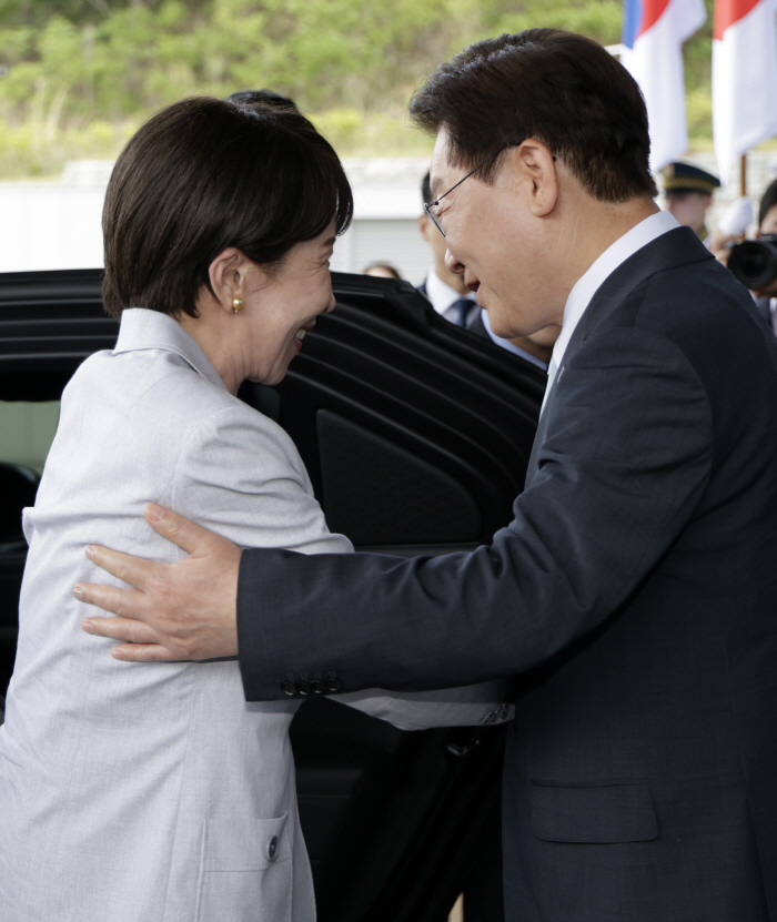 이재명 대통령, 다카이치 총리 영접