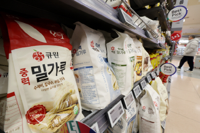 서울 한 대형마트 내 밀가루 판매대 모습.연합
