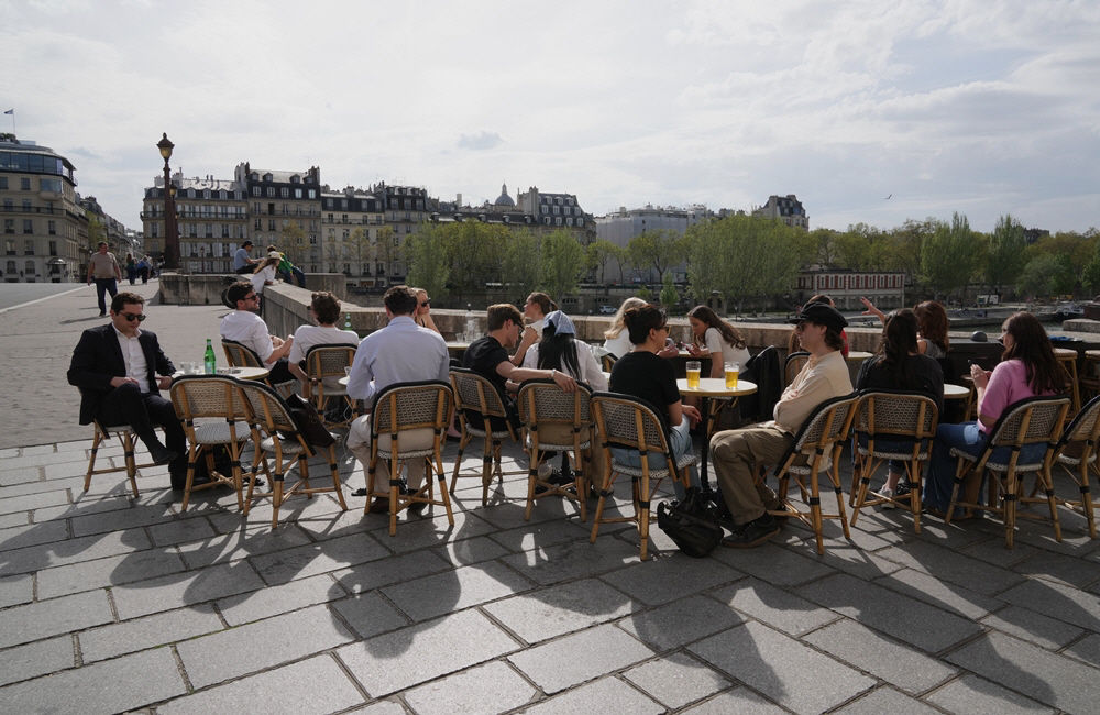 France Daily Life <YONHAP NO-0326> (AP)