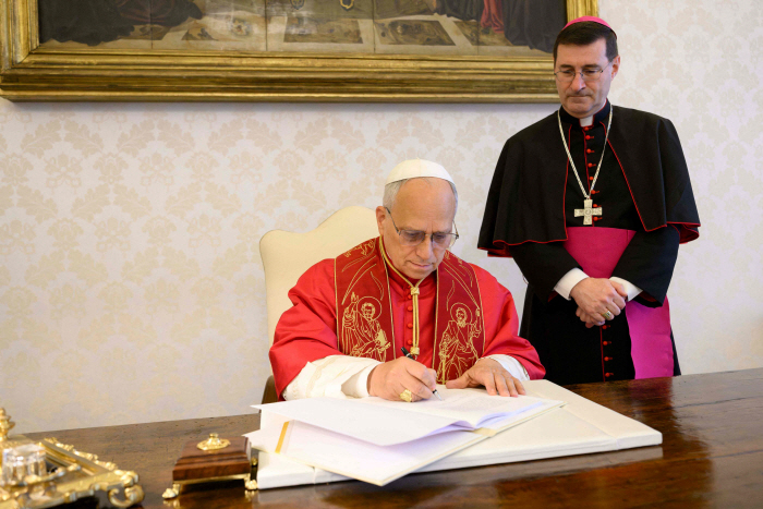 TOPSHOT-VATICAN-RELIGION-POPE-AI-MAGNIFICA HUMANITAS-ENCYCLICAL