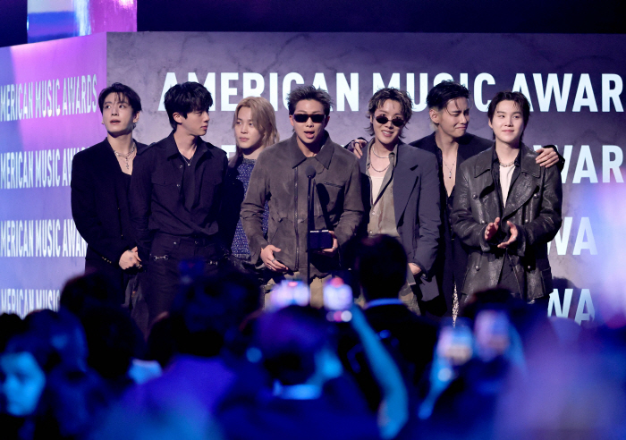 US-52ND-AMERICAN-MUSIC-AWARDS-SHOW