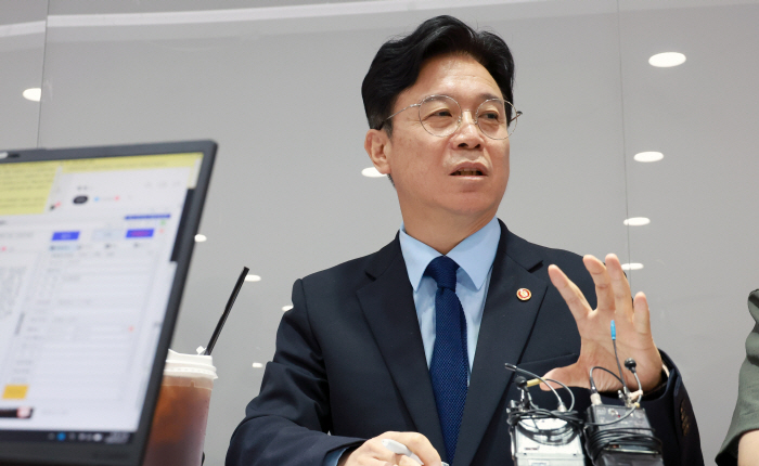 삼성 합의 계기 ‘사회연대임금’ 공론화…김영훈 “기업 이익 직접 배분 안 해”