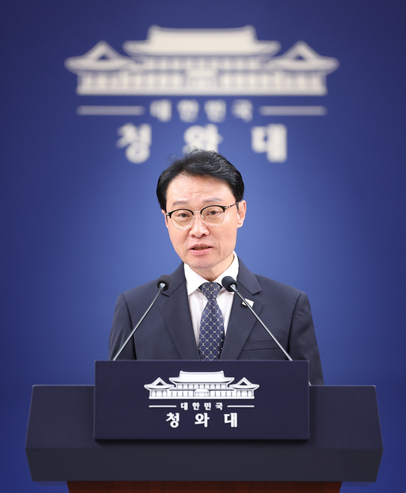 브리핑하는 이규연 홍보수석<YONHAP NO-3395>