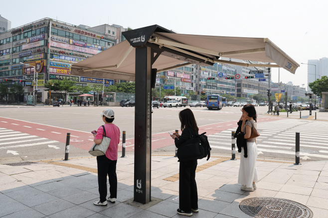 3. 부천시는 올해 그늘막 총 422곳을 운영할 예정이다.
