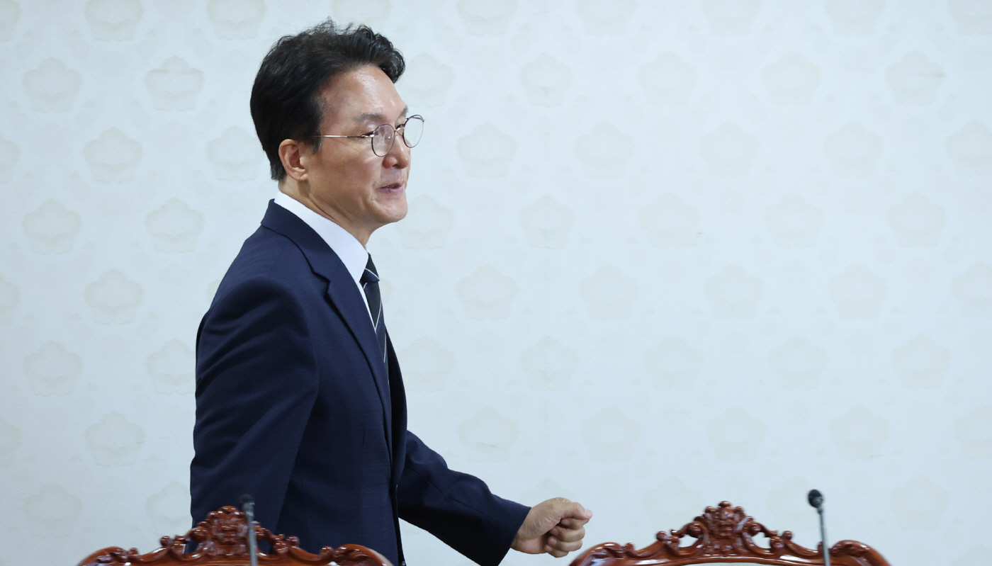 데이터 관계장관회의 입장하는 김민석 국무총리<YONHAP NO-5938>