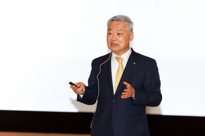 사진3. 강연중인 김회천 한수원 사장