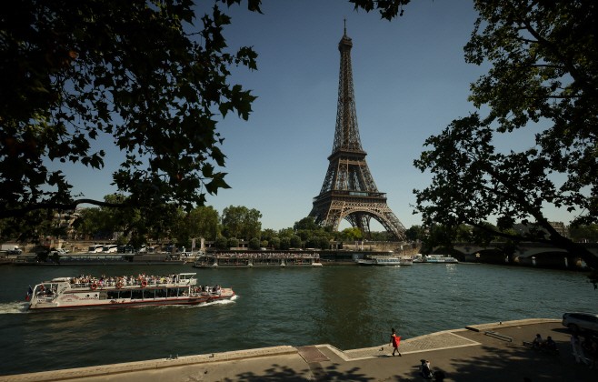 Early heatwave sparks ozone crisis across France