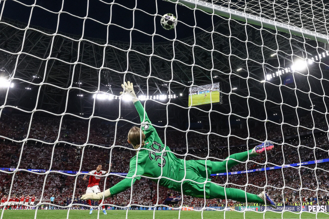 TOPSHOT-FBL-EUR-C1-PSG-ARSENAL-FINAL