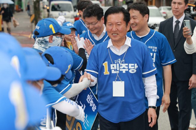 공주 찾은 정청래 총괄상임선대위원장<YONHAP NO-2793>