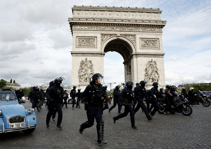 SOCCER-CHAMPIONS-PSG-ARS/PARADE