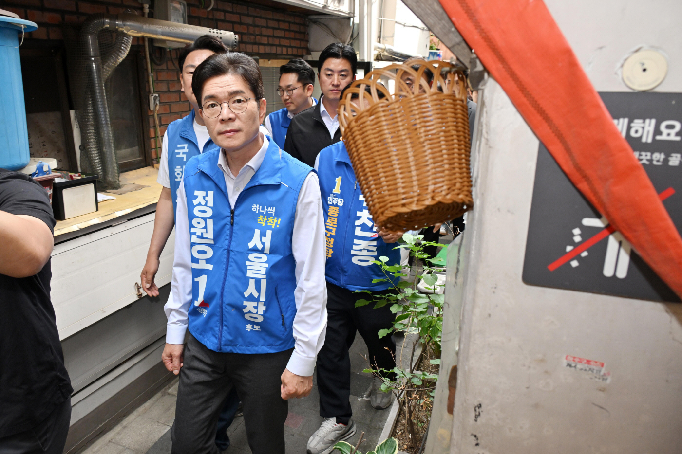 돈의동 쪽방촌 찾은 정원오